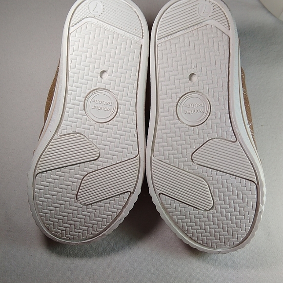 NWOT Wonder Nation size 7 tiny baby sneakers - Glittery Gold - Picture 6 of 7